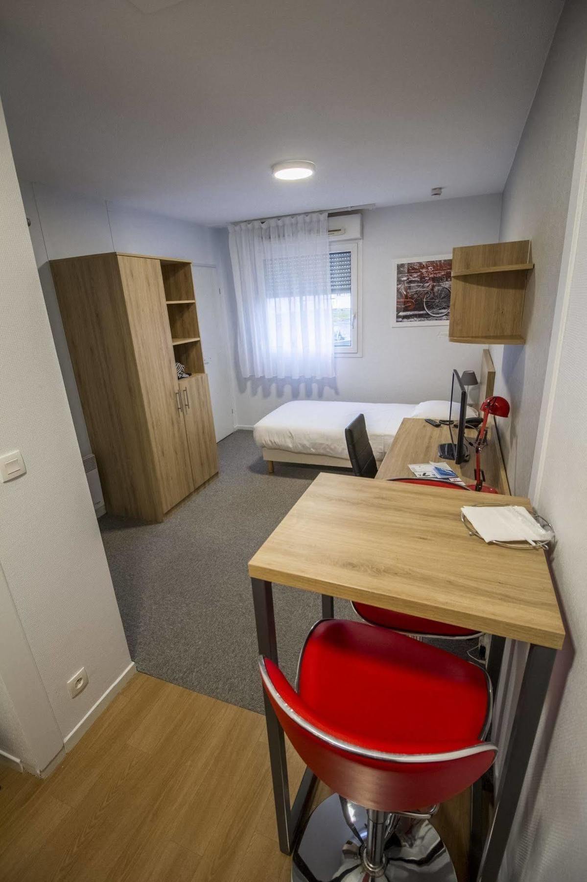 Kosy Appart'Hotel Le Champ De Mars Reims Exterior foto
